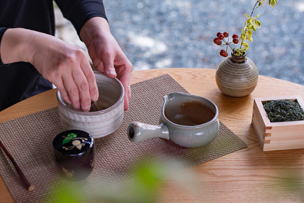 茶香炉の香りに癒され、食事と愉しむティーペアリング、目覚めの八女抹茶でお茶を堪能2