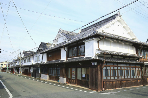 商人と職人の生業が息づく〝商家町〟八女市八女福島1