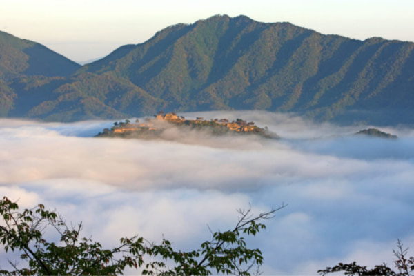 :円山川の朝霧がもたらす雲海の絶景と日の出を望む2