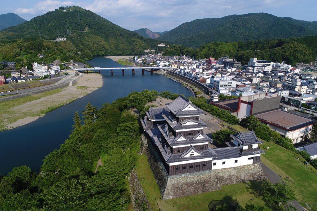 愛媛県の大洲城と肱川の景色