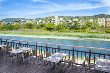 京都の夏の風物詩「鴨川納涼床」絶景の鴨川ビューでいただく和フレンチ