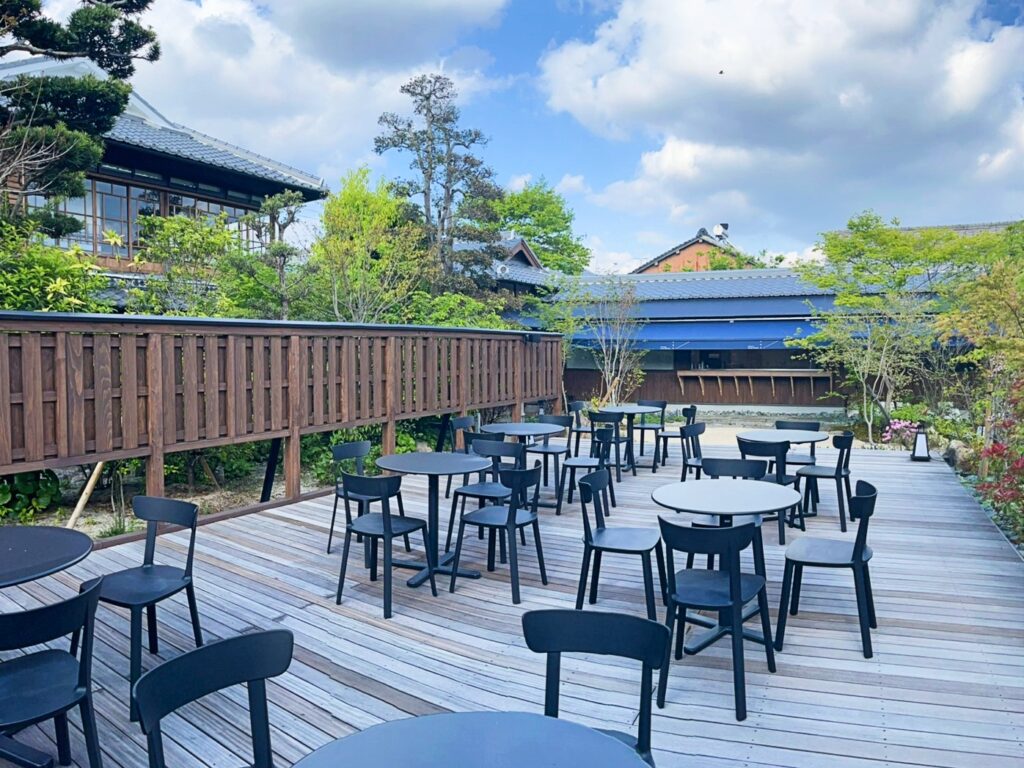 NIPPONIA HOTEL 八女福島 商家町のテラス席