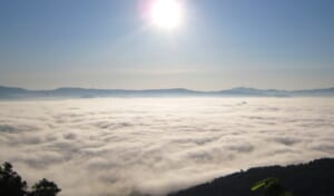 山岳の美しい雲海の景色