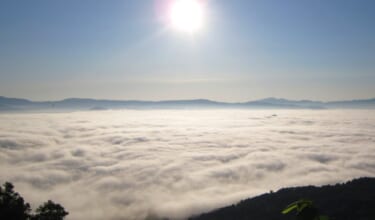 山岳の美しい雲海の景色