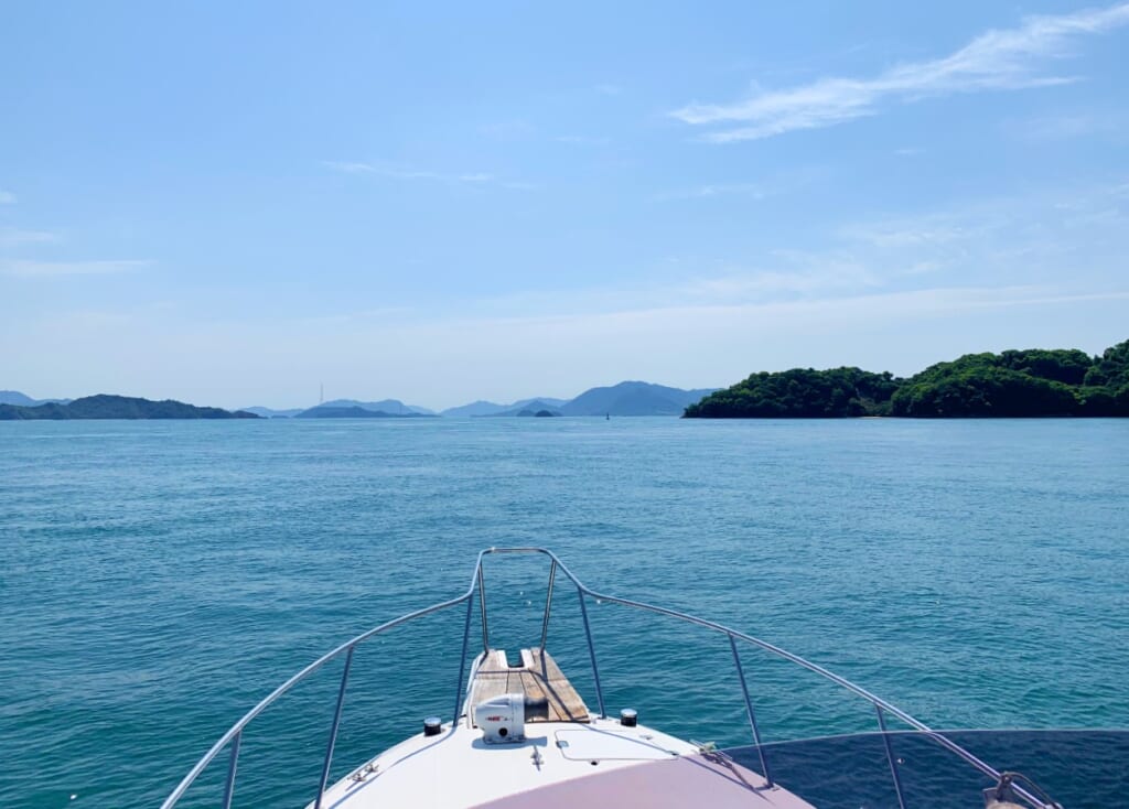 海上クルージングの風景