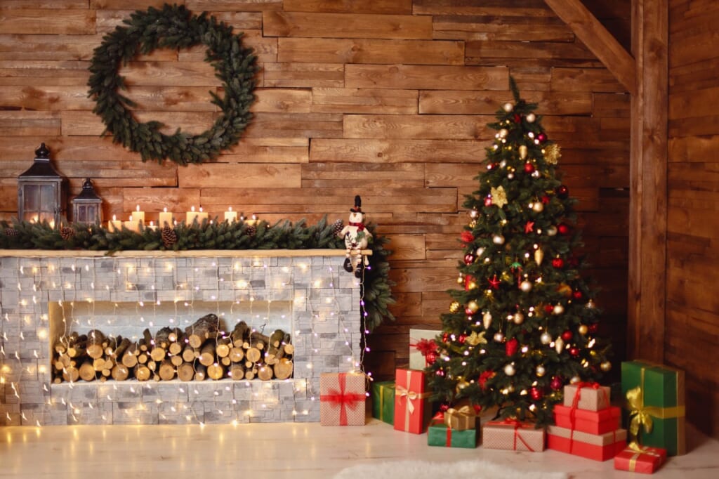 クリスマスツリーと暖炉の装飾
