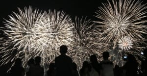 夏祭りの打ち上げ花火大会