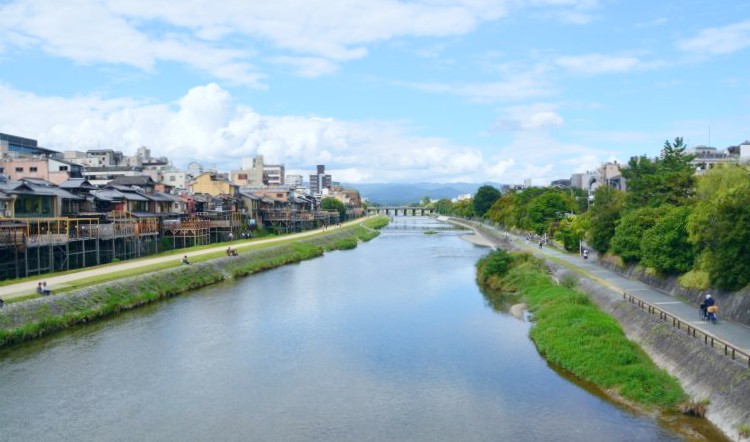 京都鴨川の景色