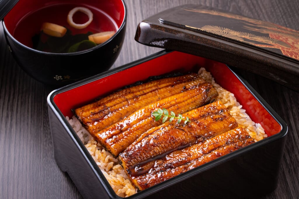 鰻の蒲焼きのおひつ