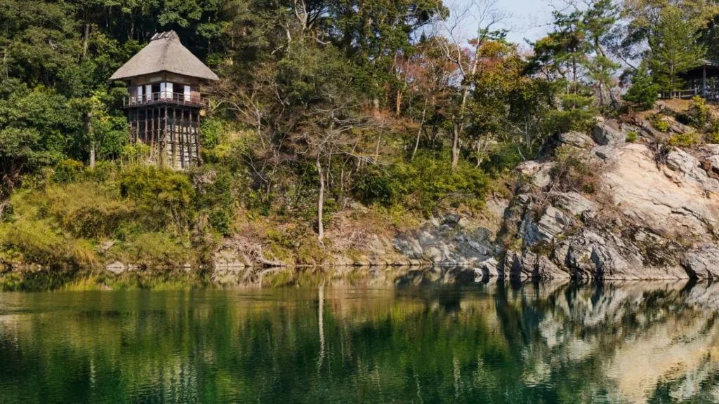 臥龍淵にある臥龍山荘