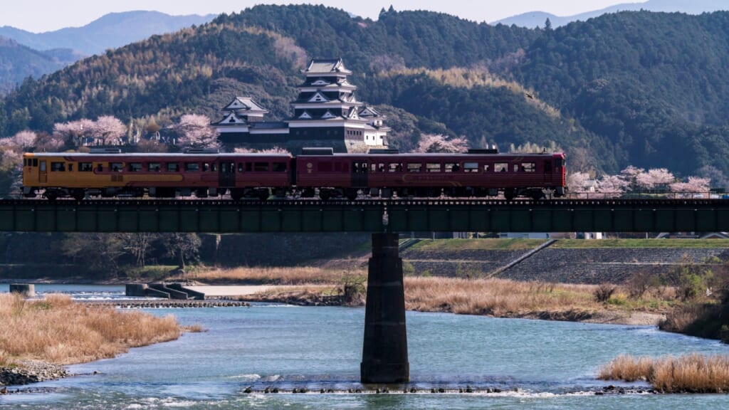 大洲城と電車
