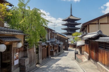 京都らしい町並みを散策する。八坂神社・清水寺・南禅寺・銀閣寺