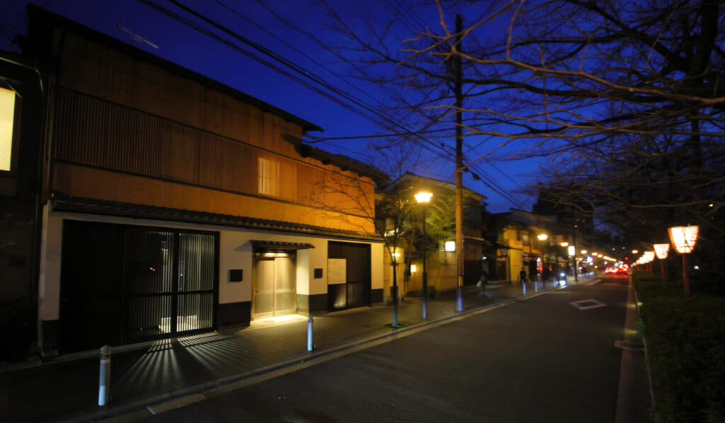 了以棟と京都の町並み