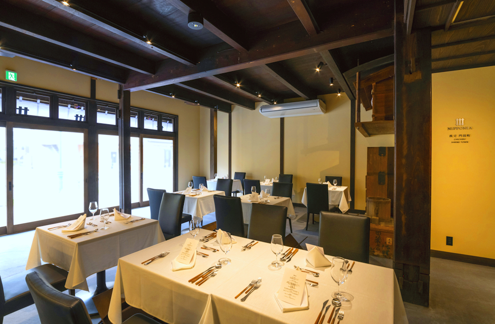 NIPPONIA HOTEL 秩父 門前町のレストラン丸十の内観