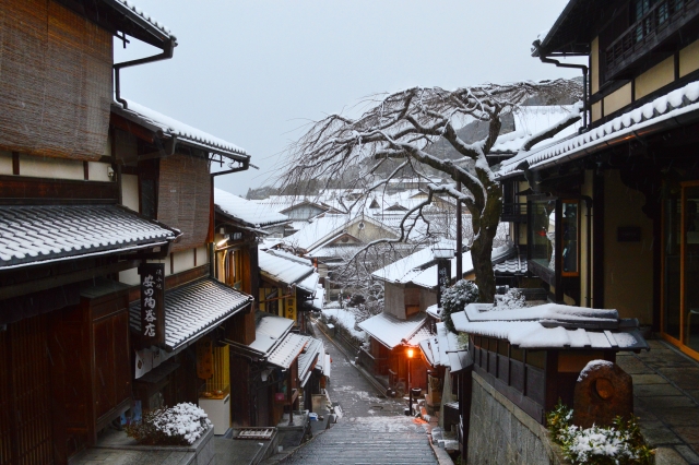 冬の京都の三年坂