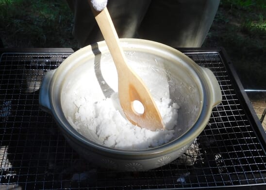 土鍋で自然塩づくり