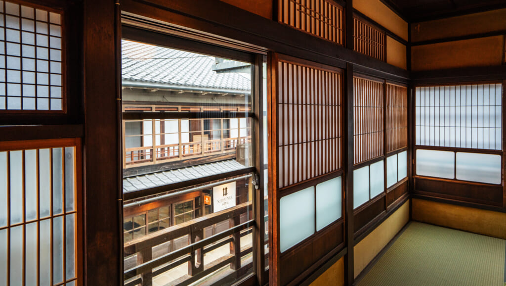 大洲のホテルの部屋から見る町の景色