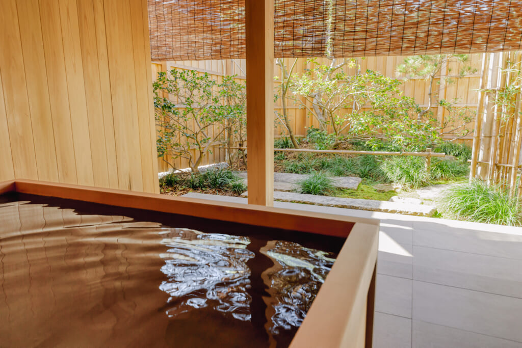 NIPPONIAホテルの檜風呂