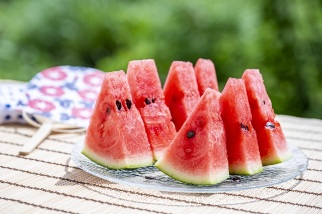 暑い夏にはスイカと内輪